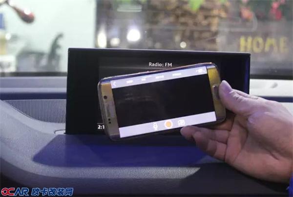 奥迪Q7改装隐藏式行车记录仪 与手机同步