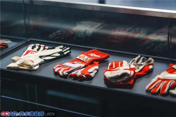 各种舒马赫使用过的赛车手套