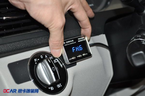 纳智捷大7用星锋行第二代超薄炫酷蓝光节气门控制器,欧卡改装网,汽车改装